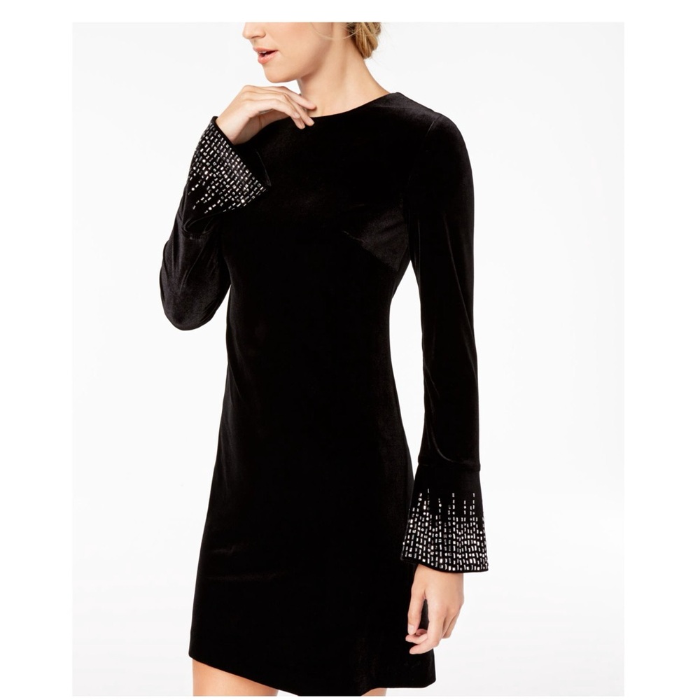 NWT Calvin Klein Women’s Long Embellished Sleeve Velvet Cocktail Dress Size 4